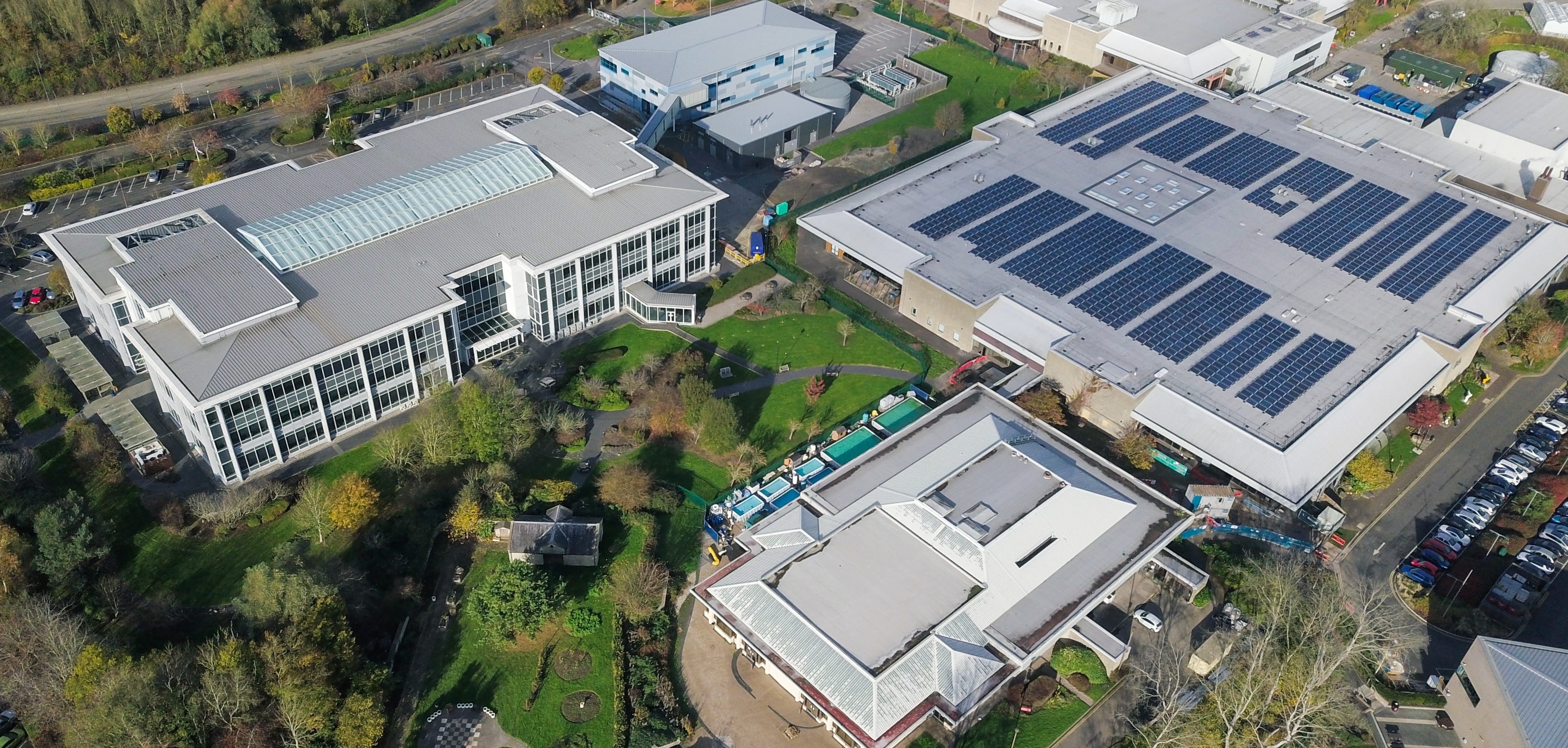 foto-aerea-de-edificios-industriais-em-bristol-inglaterra (1).jpg